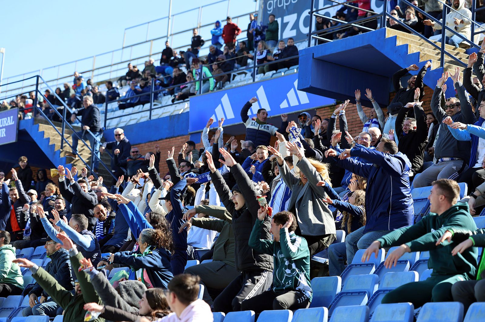 Búscate en las gradas del Nuevo Colombino en el Recre-Yeclano