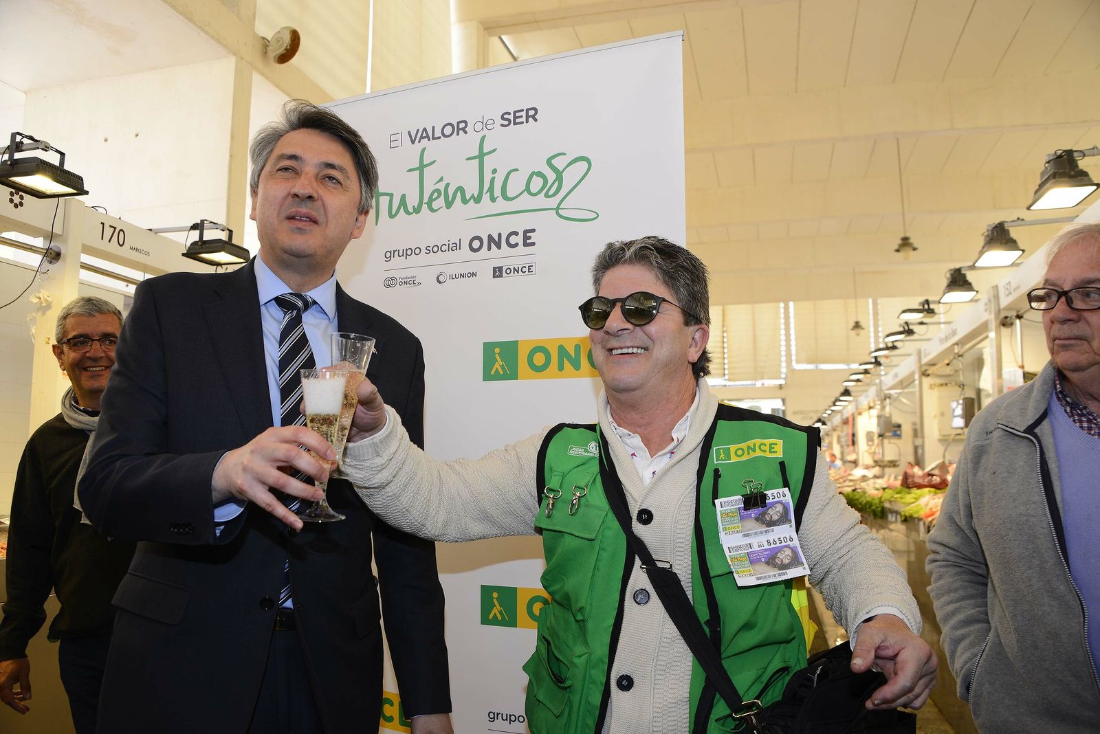 El paseo triunfal de Lolo el cuponero