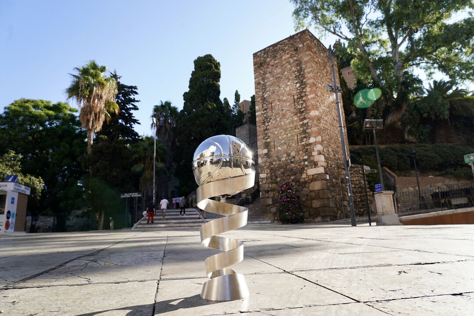 El trofeo de la Supercopa ACB se deja ver por Málaga