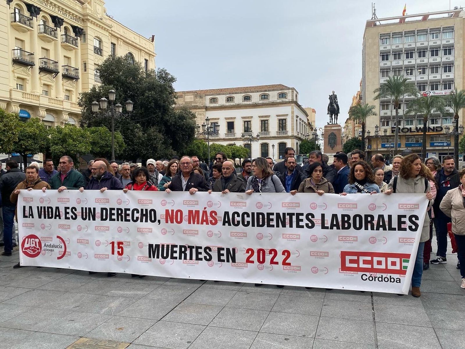 Concentración en Las Tendillas tras la última muerte en accidente laboral.