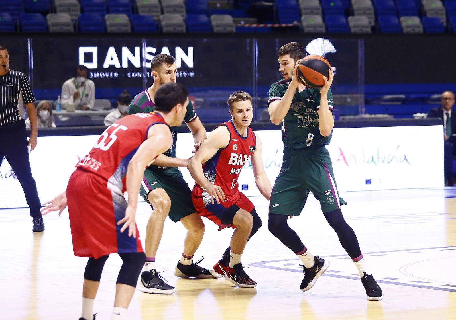 Imagen del Unicaja-Baxi Manresa de la primera vuelta de la ACB en el Carpena.