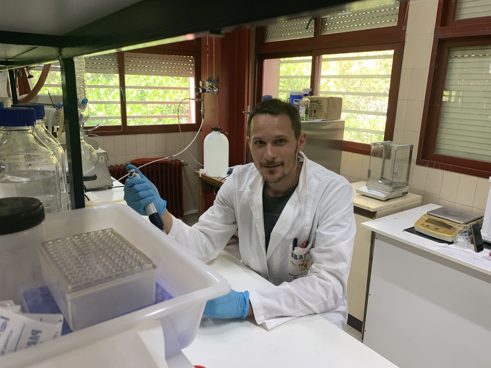 El investigador Marie Curie-Athenea3i de la UGR Mattia Bramini es uno de los autores de este trabajo.