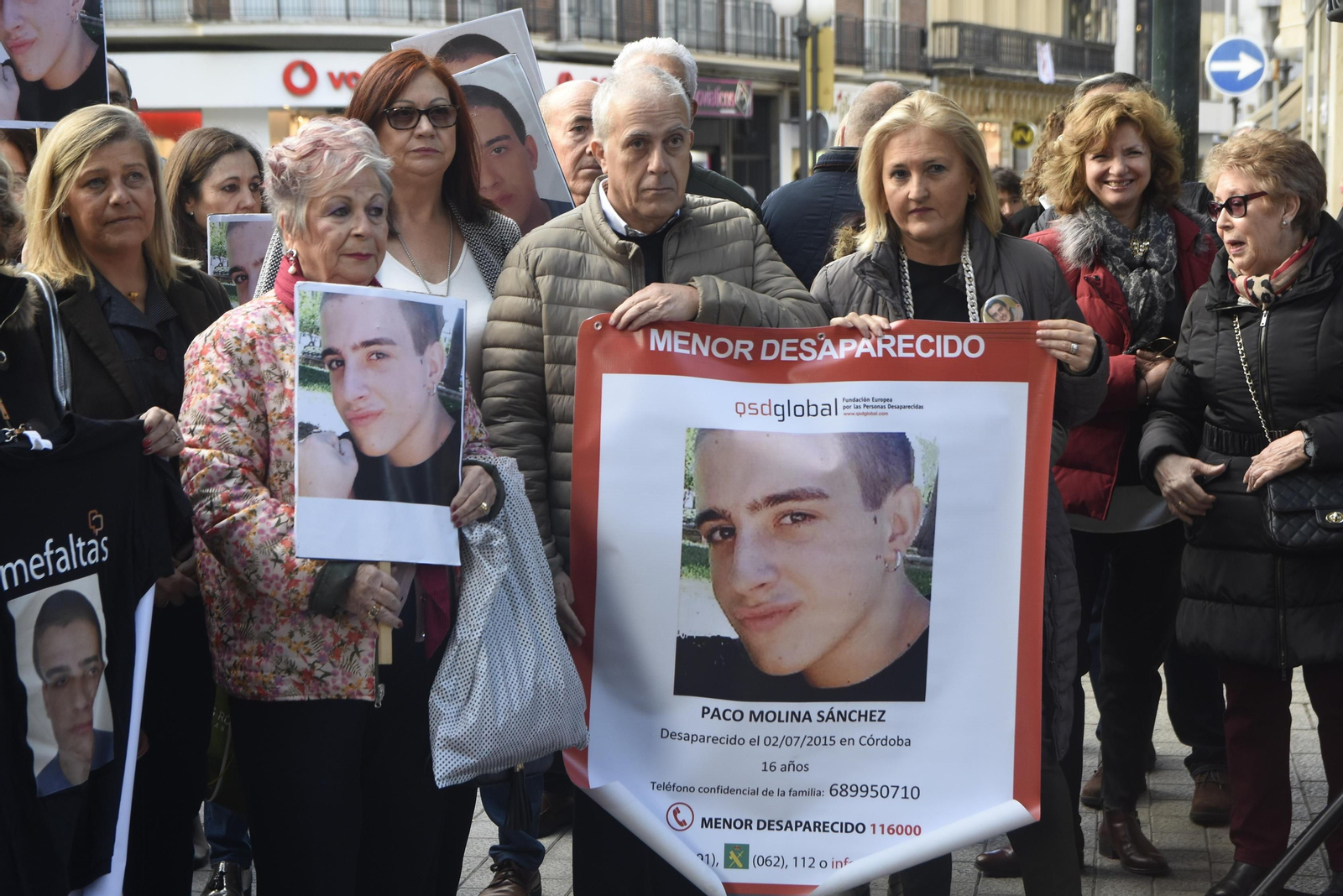 Isidro y Rosa, padres de Paco Molina, en una concentración en noviembre del año pasado.