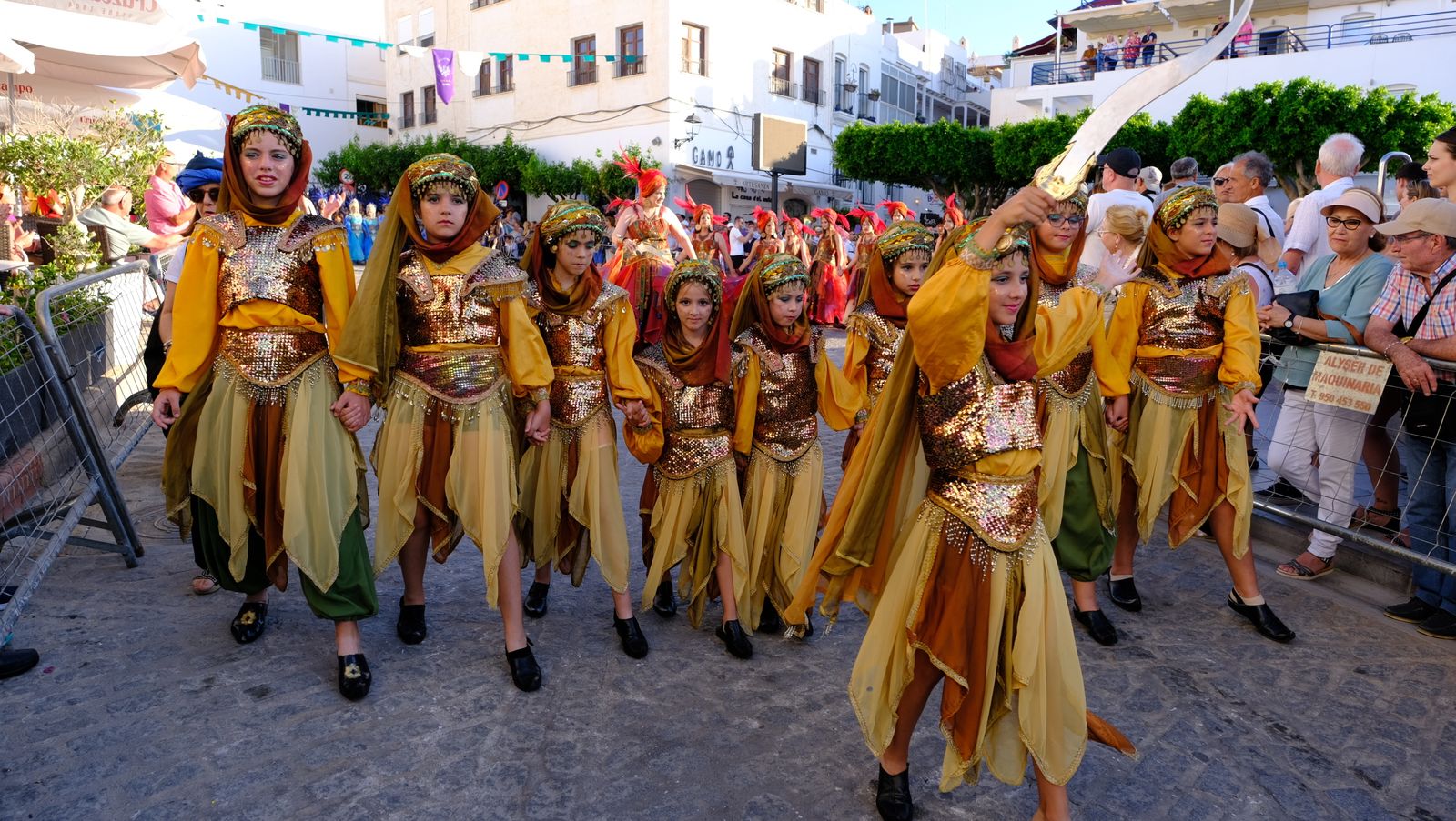 El espectacular desfile de Moros y Cristianos de Mojácar, en imágenes