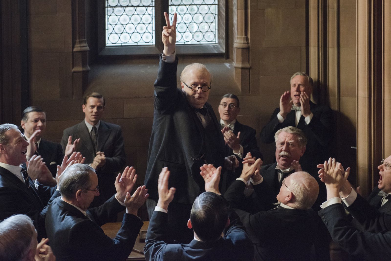 Gary Oldman caracterizado como Churchill en un fotograma de la cinta dirigida por Joe Wright.