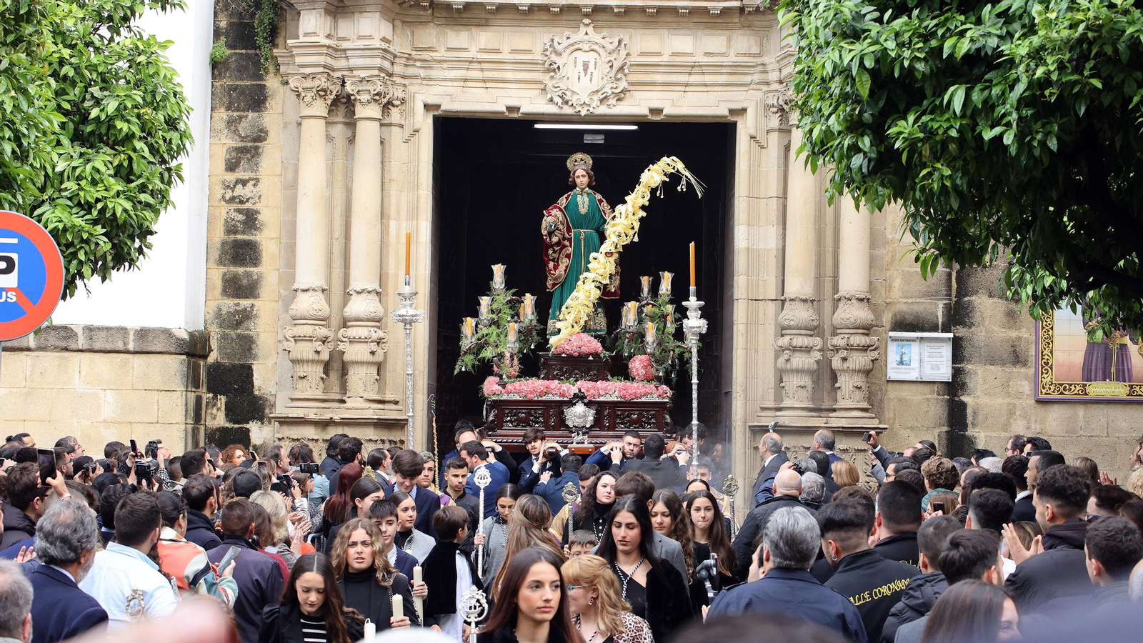 Las Viñas y El Cristo vuelven a sus templos
