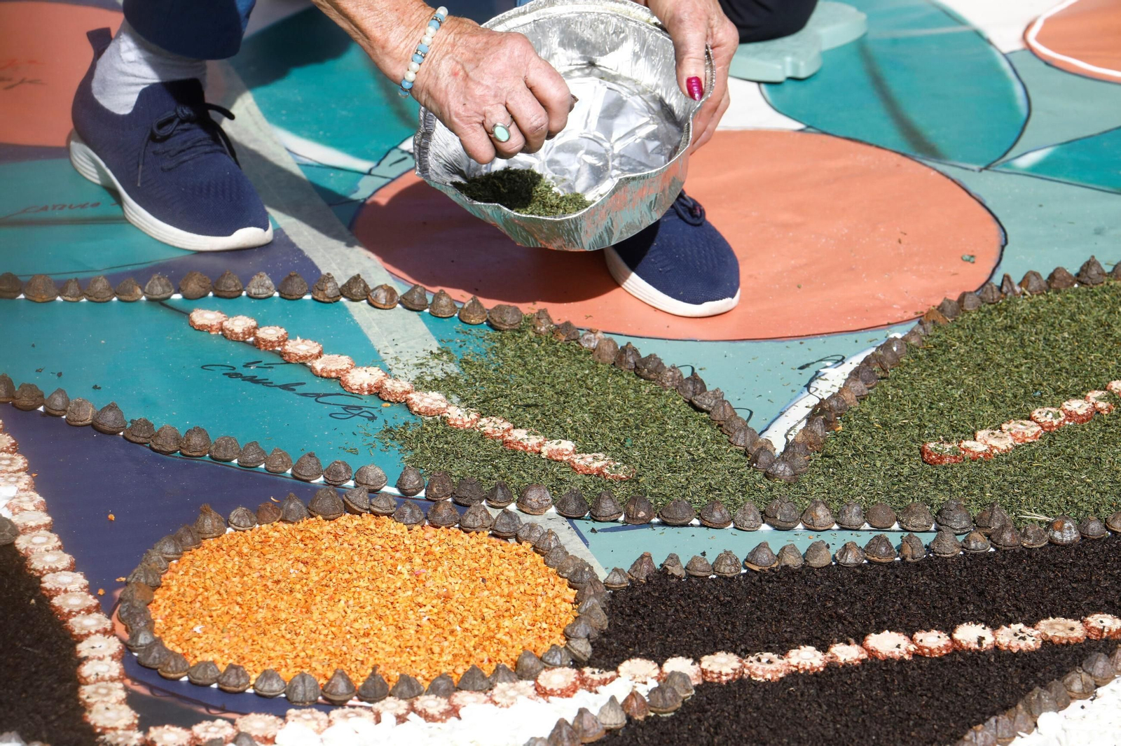 Las imágenes de la espectacular alfombra floral inspirada en Romero de Torres