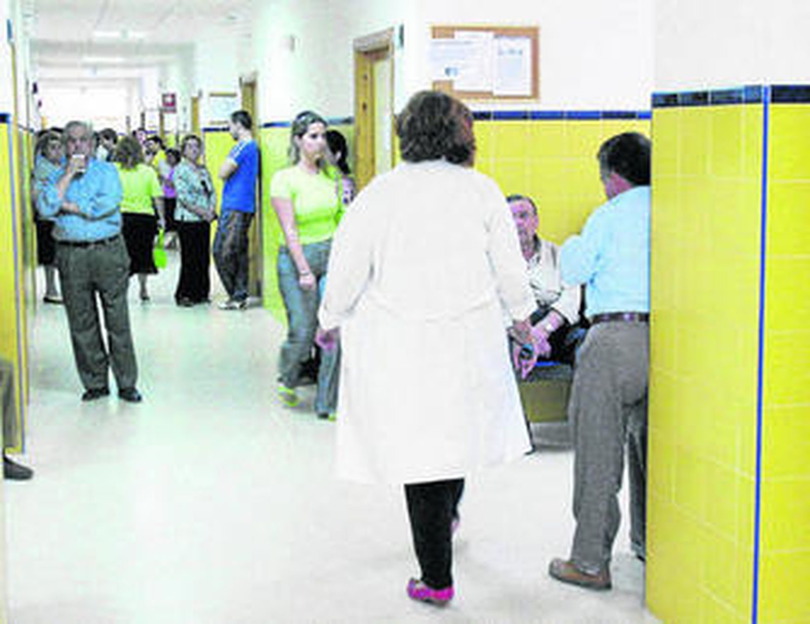 Una sanitaria, en un centro de salud.