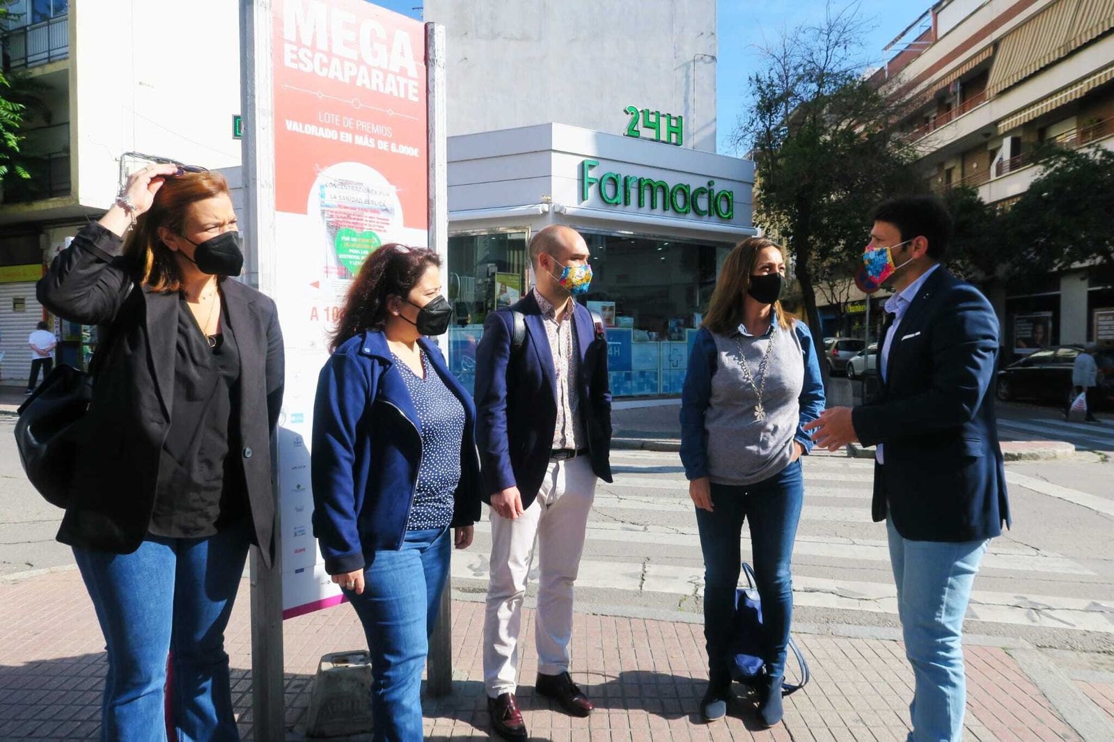 Imagen de la visita a los comercios de la Viñuela.
