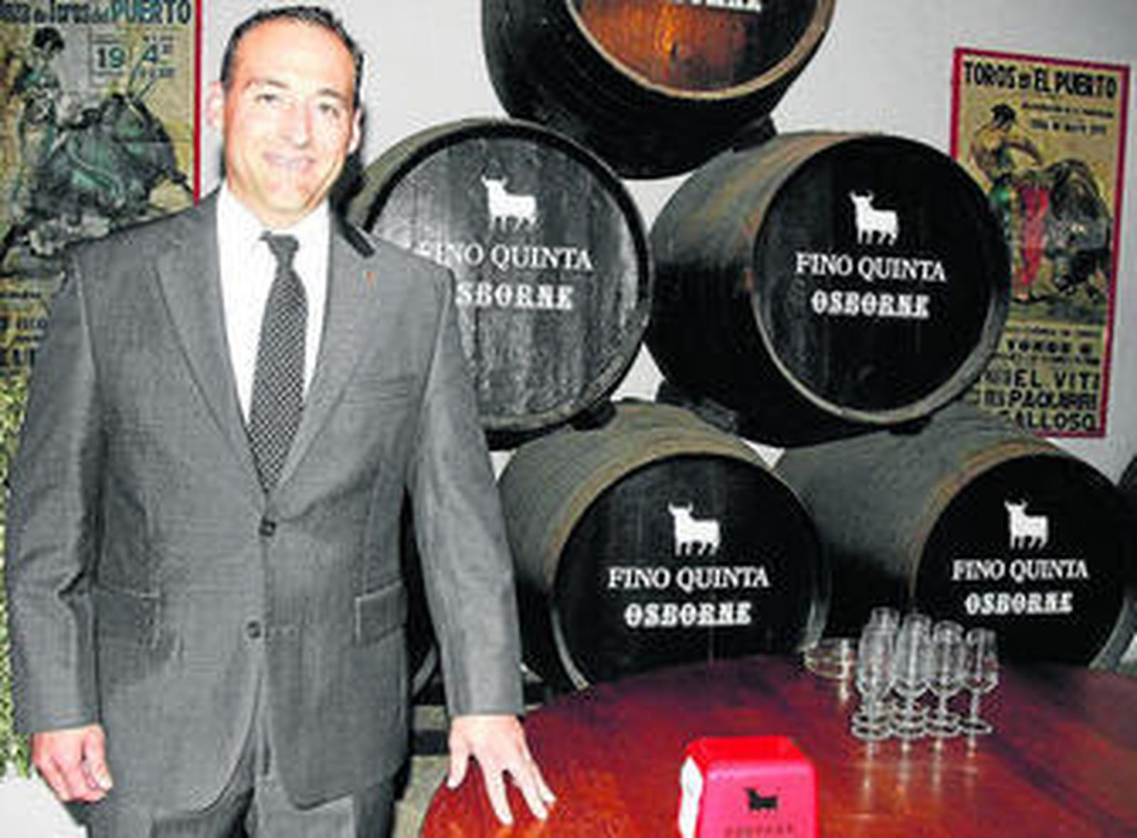 El capitán de navío Gregory Pekari, en las instalaciones de Bodegas Osborne durante la entrevista.