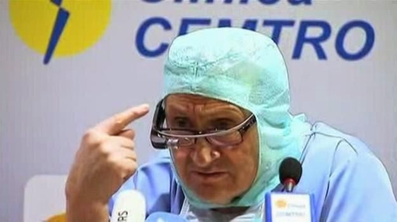Médico español realiza la primera intervención quirúrgica del mundo con Google Glass.
