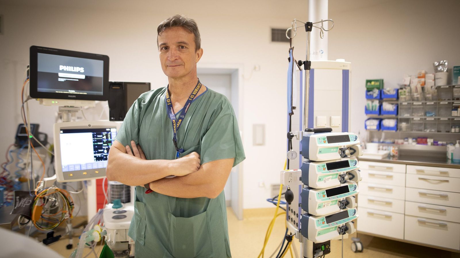 Ángel Ortiz en el quuirófano del Hospital de traumatología