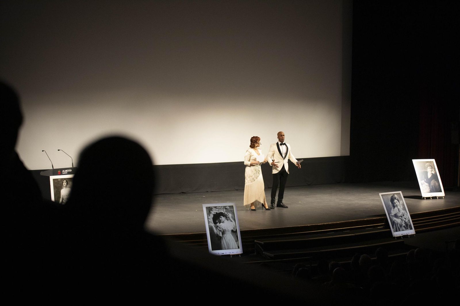 El estreno en Almería del largometraje documental "Concha Robles", en imágenes