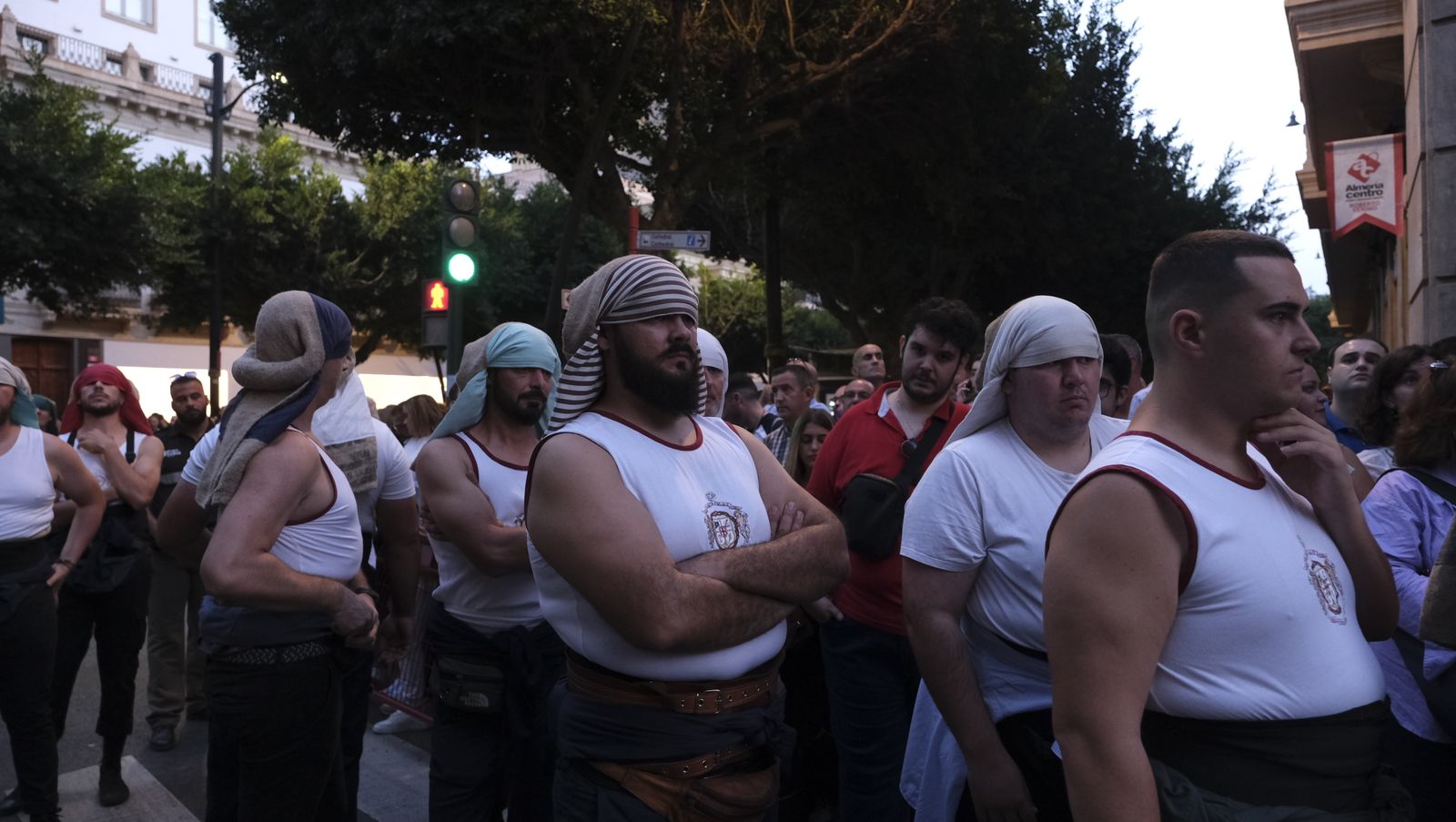 Imágenes de La Magna por las calles de Almería