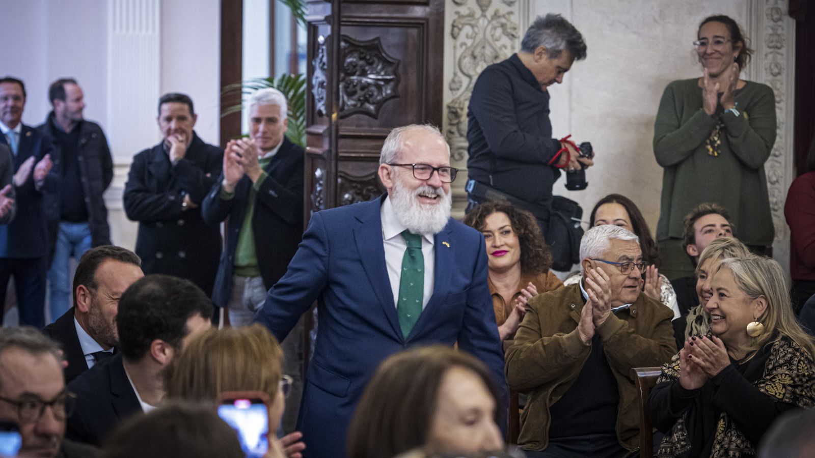 Las imágenes del traspaso de coronas de SM los Reyes Magos de Cádiz