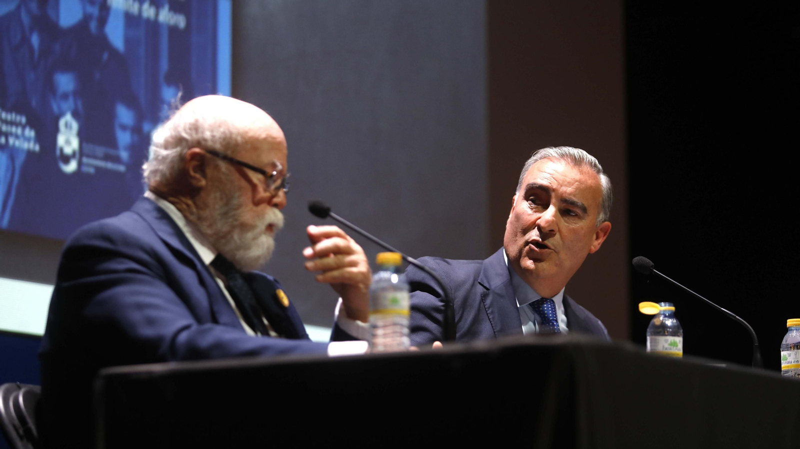 Presentación del libro de Alfonso Escuadra "Sufficit Animus" en el Teatro de La Velada de La Línea