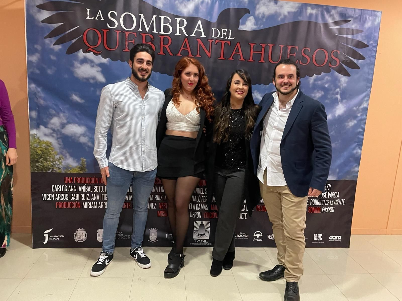 La alfombra roja del preestreno nacional, en Hornos, de la película "La sombra del quebrantahuesos"