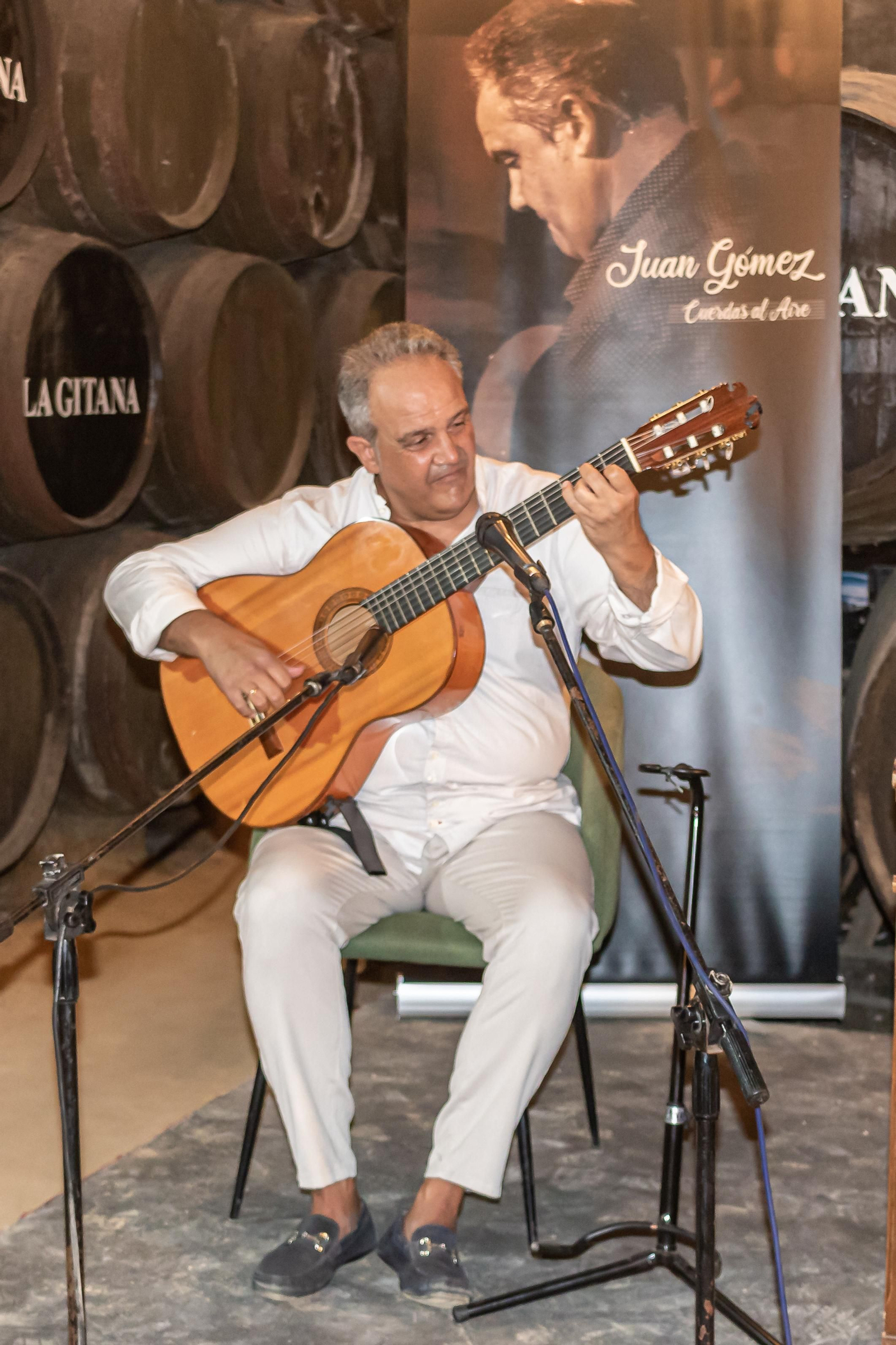 El guitarrista Juan Gómez, durante la presentación de su disco.