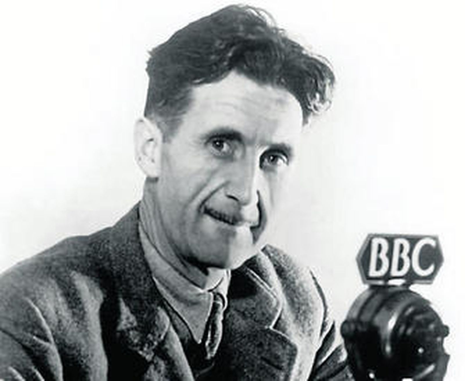 George Orwell, en una imagen de 1945, durante su etapa en la BBC.