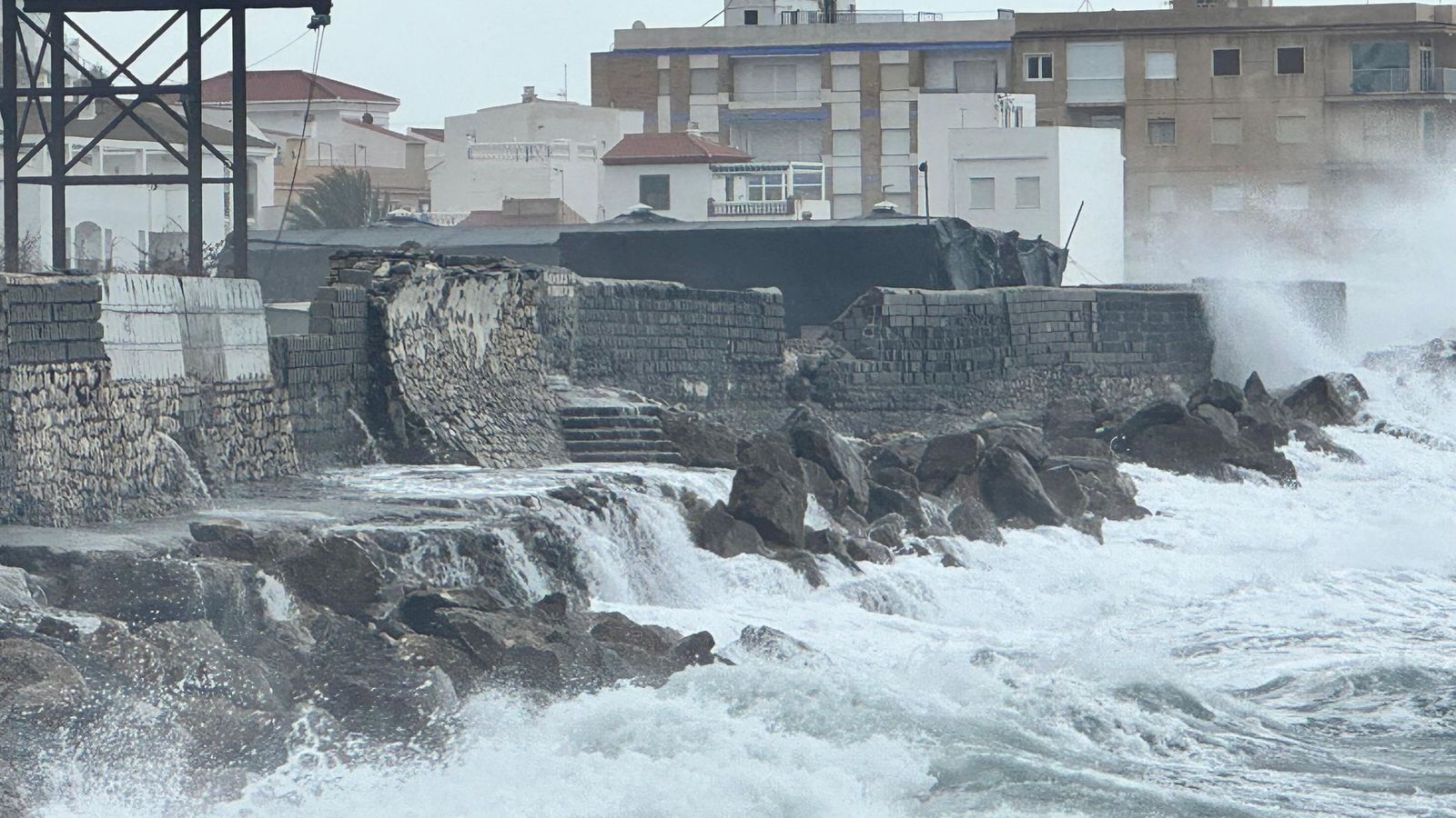 Una parte del muro se ha venido abajo