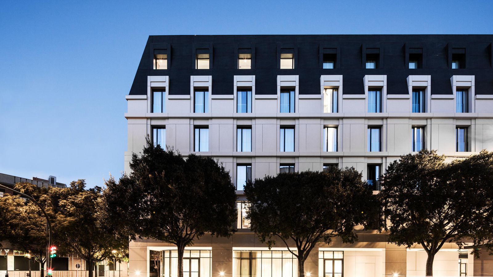 Hotel Giralda Center con fachada prefabricada