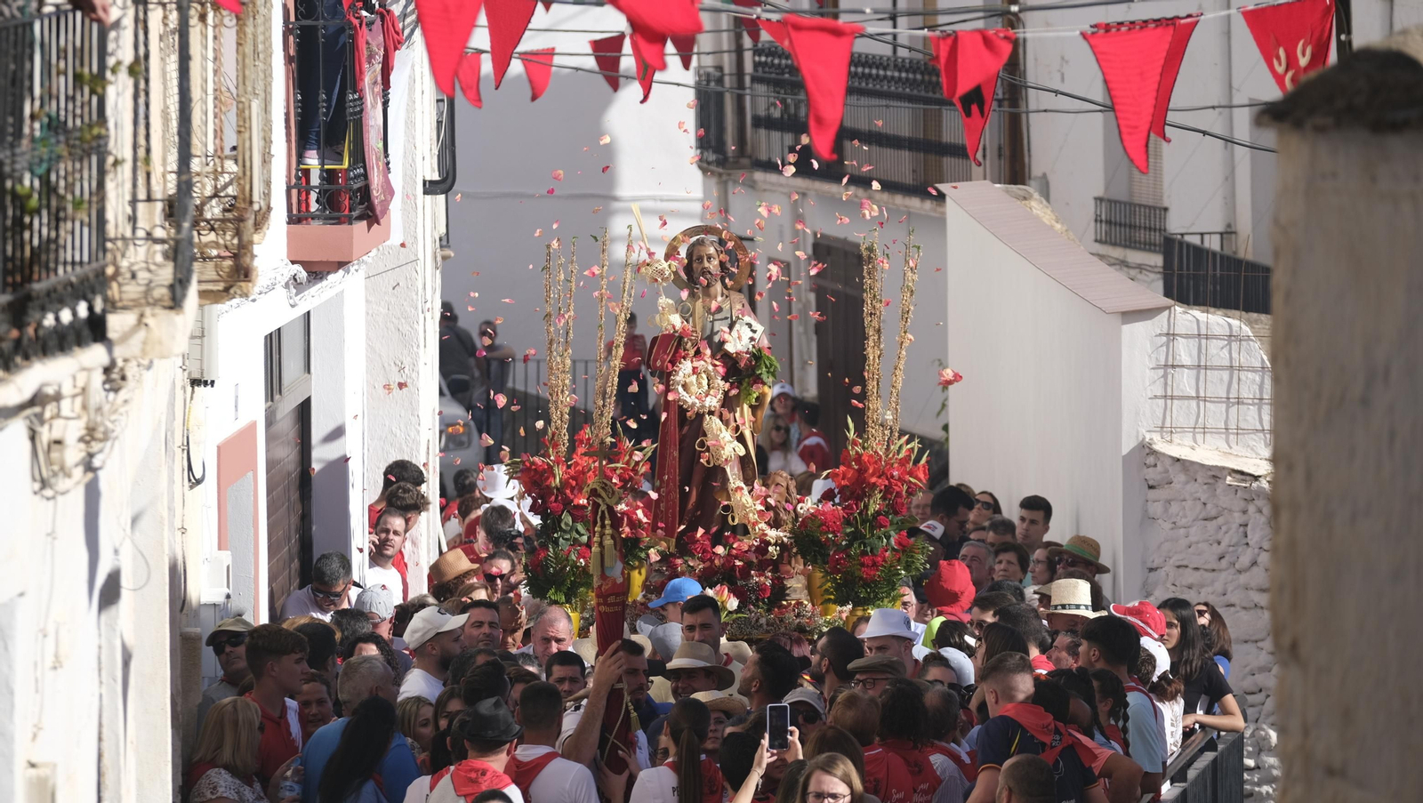 Imágenes de los toros ensogaos y San Marcos, en las Fiestas de Ohanes