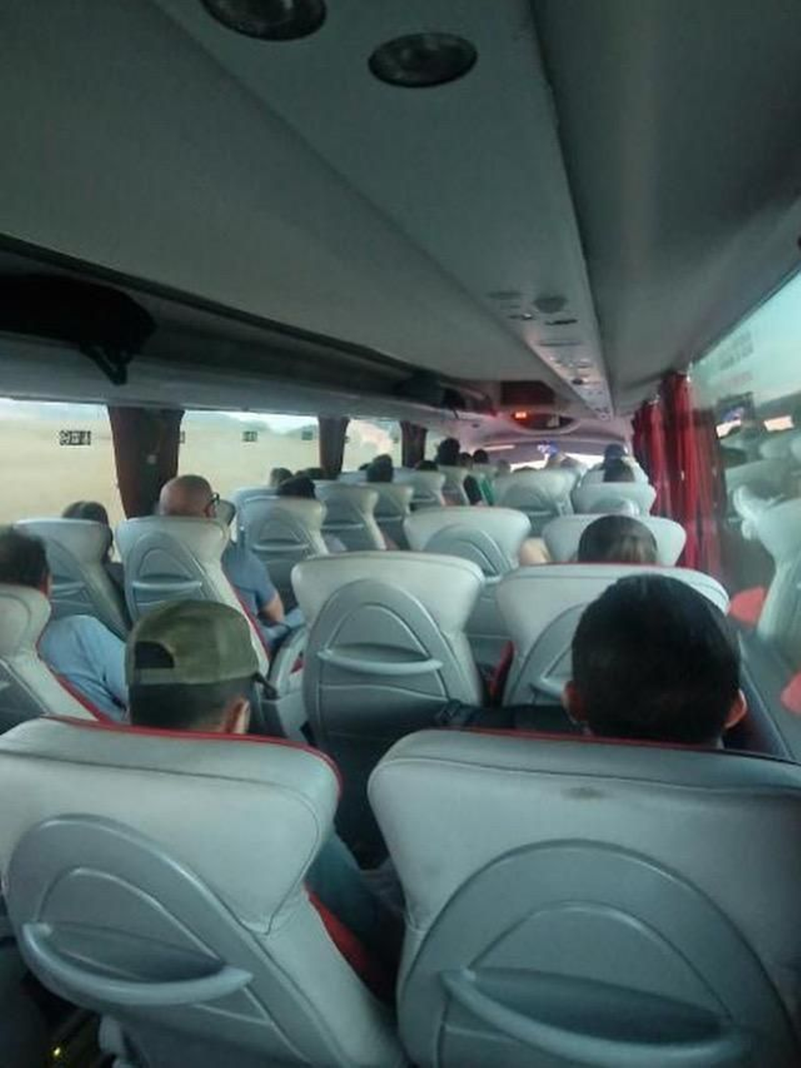 Los pasajeros, en autobús hasta la comarca.