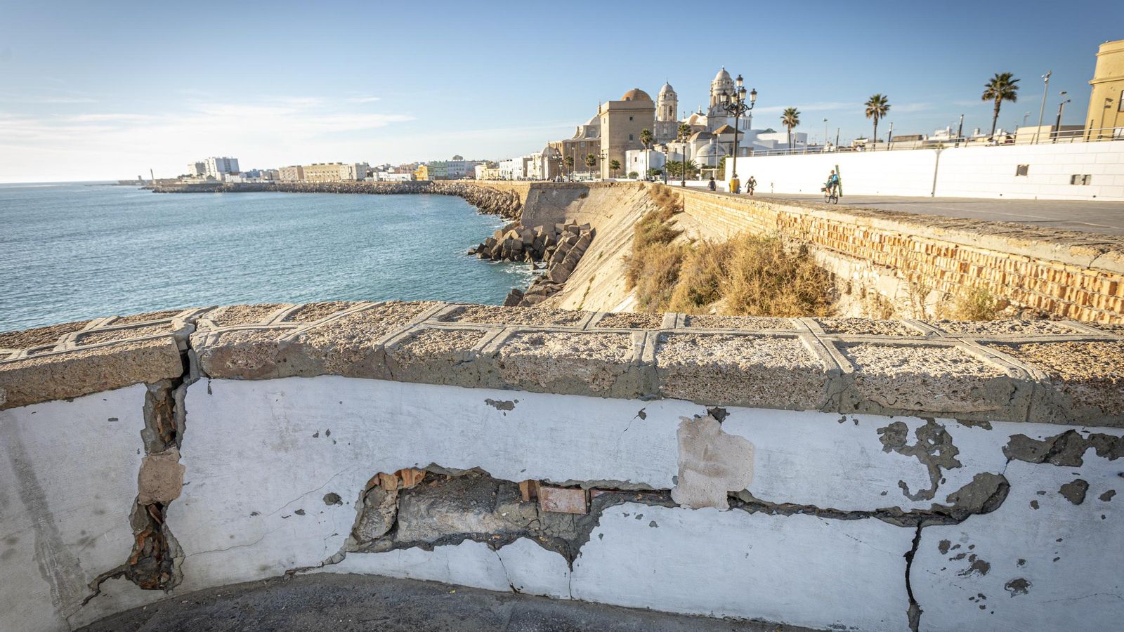Balaustrada en la zona del colegio del Campo del Sur.