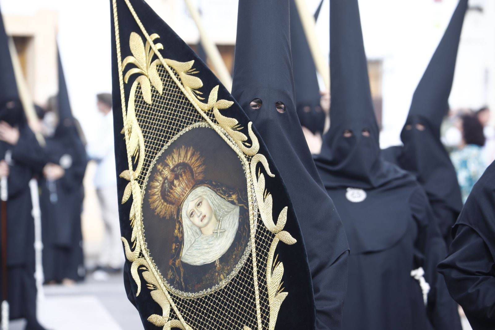 Jueves Santo en Córdoba: La procesión del Nazareno, en imágenes