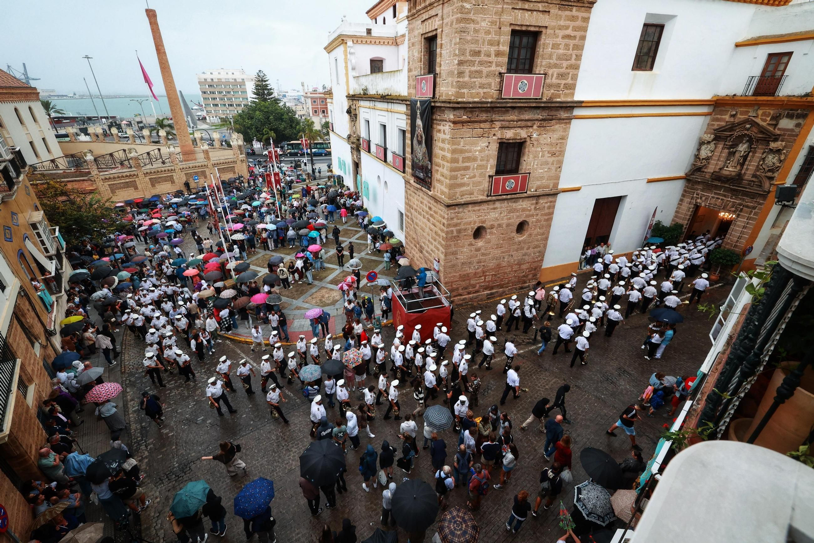 Las imágenes de la suspensión de la procesión de la Patrona de Cádiz