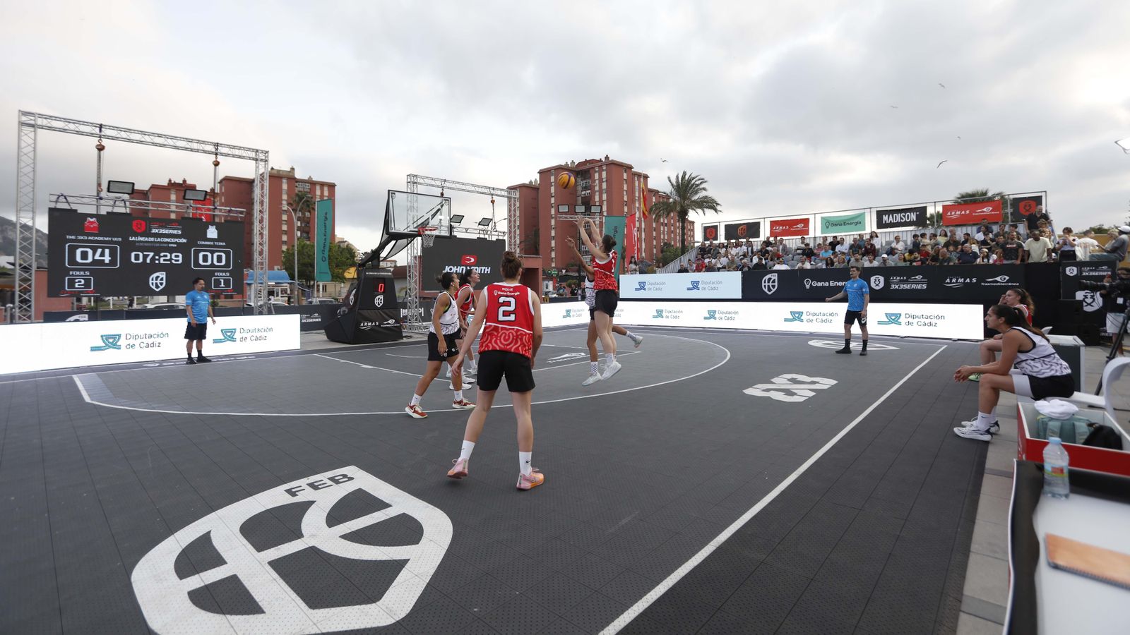 Las fotos de la primera jornada del torneo internacional de baloncesto 3x3 de La Línea