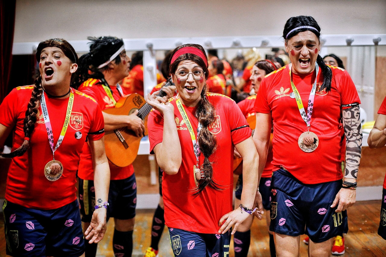 Chirigota 'No hay verano sin besos' en camerinos