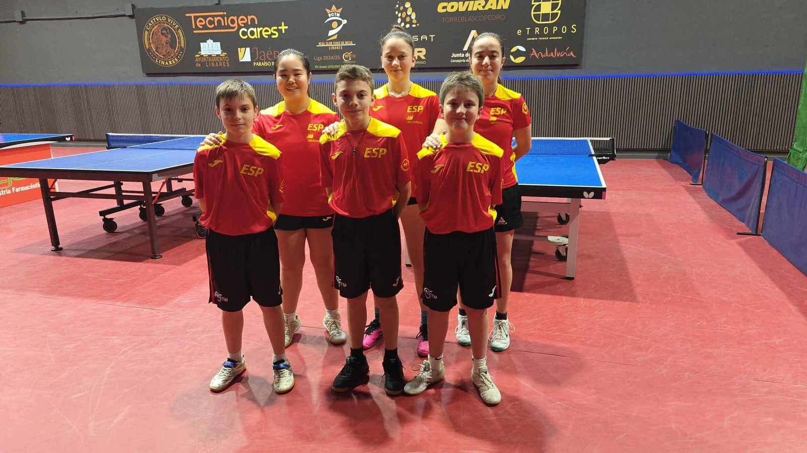 El combinado nacional se fija en el talento de las jóvenes promesas linarenses.