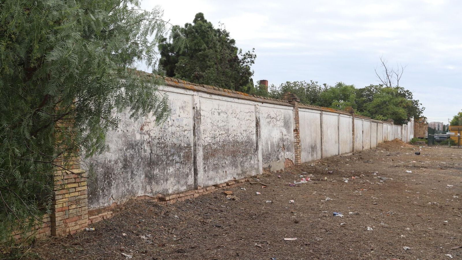 Muro del cementerio inglés.