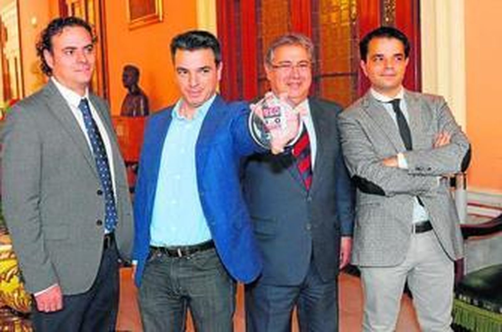 Chema García, Enrique Parrilla, Juan Ignacio Zoido e Iván Parrilla, ayer en la recepción municipal.