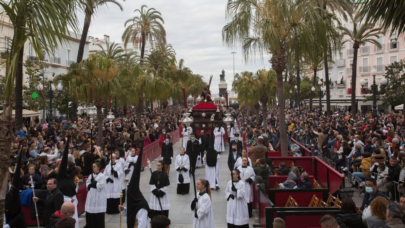 Las imágenes de la cofradía del Caido en la Semana Santa de Cádiz 2022