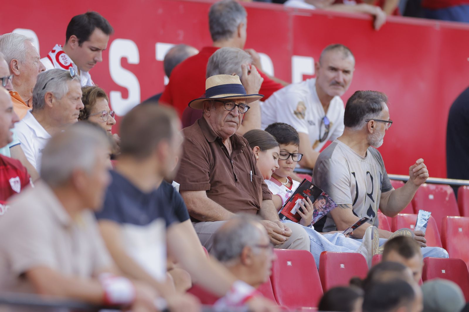 Búscate en las fotos del Sevilla-Almería