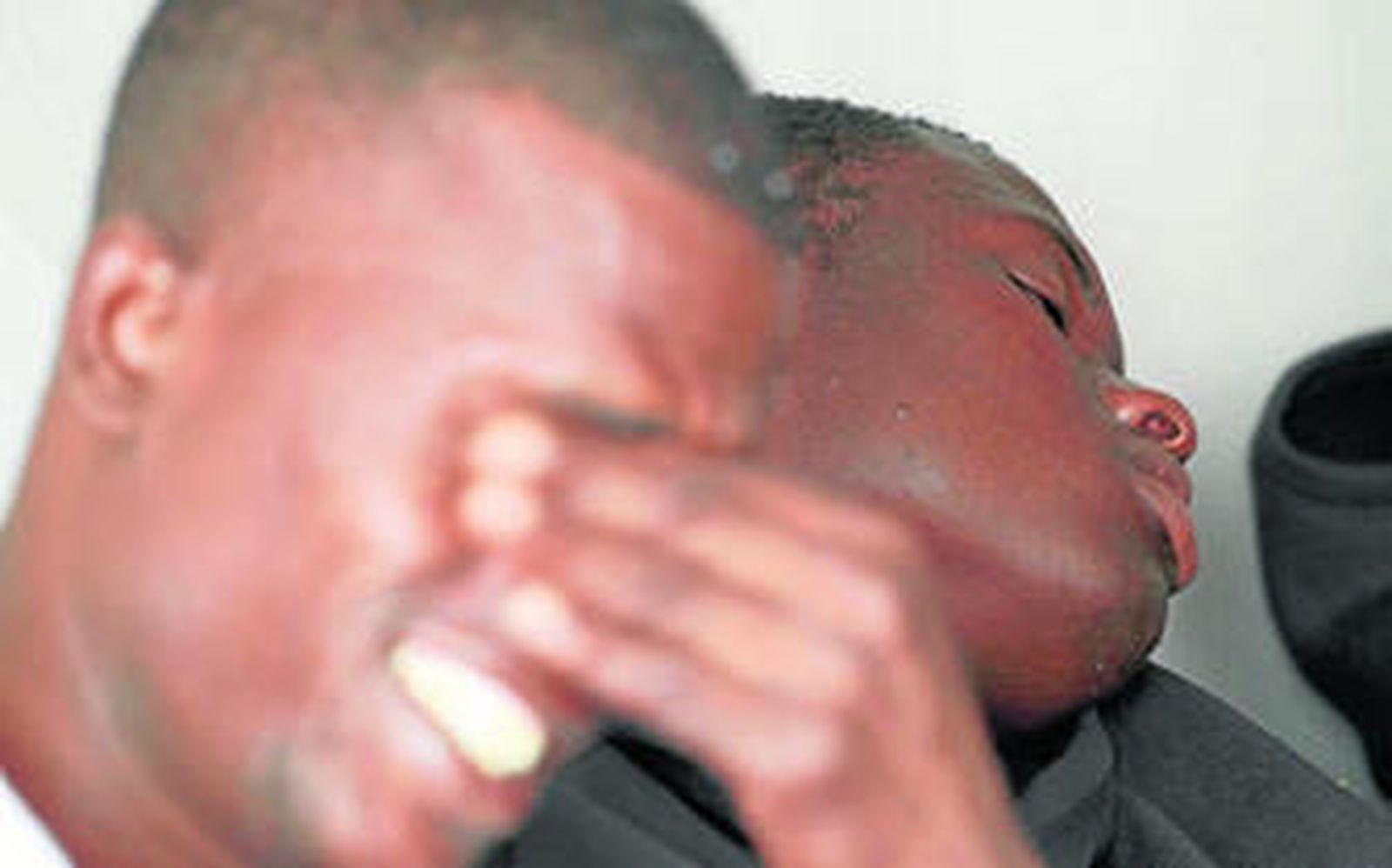 Inmigrantes que llegaron en una balsa de juguete la pasada semana son atendidos en las instalaciones de la Cruza Roja en Tarifa.