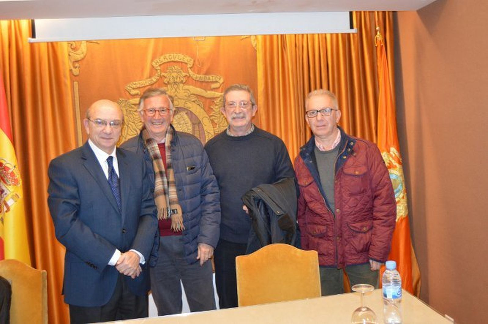 José María Caravaca de Coca, Ricardo Olivera, Miguel García y Miguel Ángel Castellano, tras finalizar la conferencia.