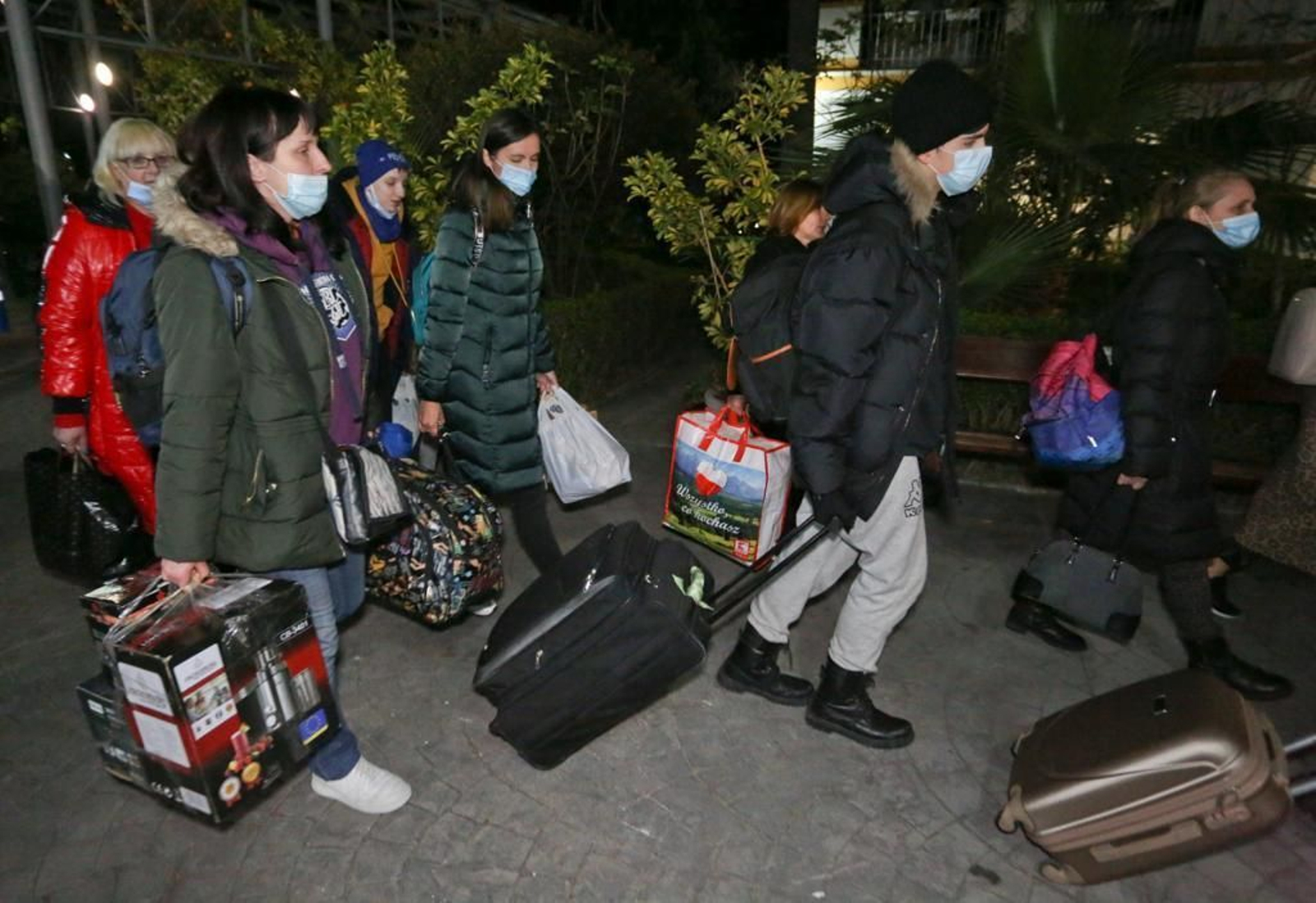 La llegada a Málaga del autobús con 47 ucranianos, en fotos