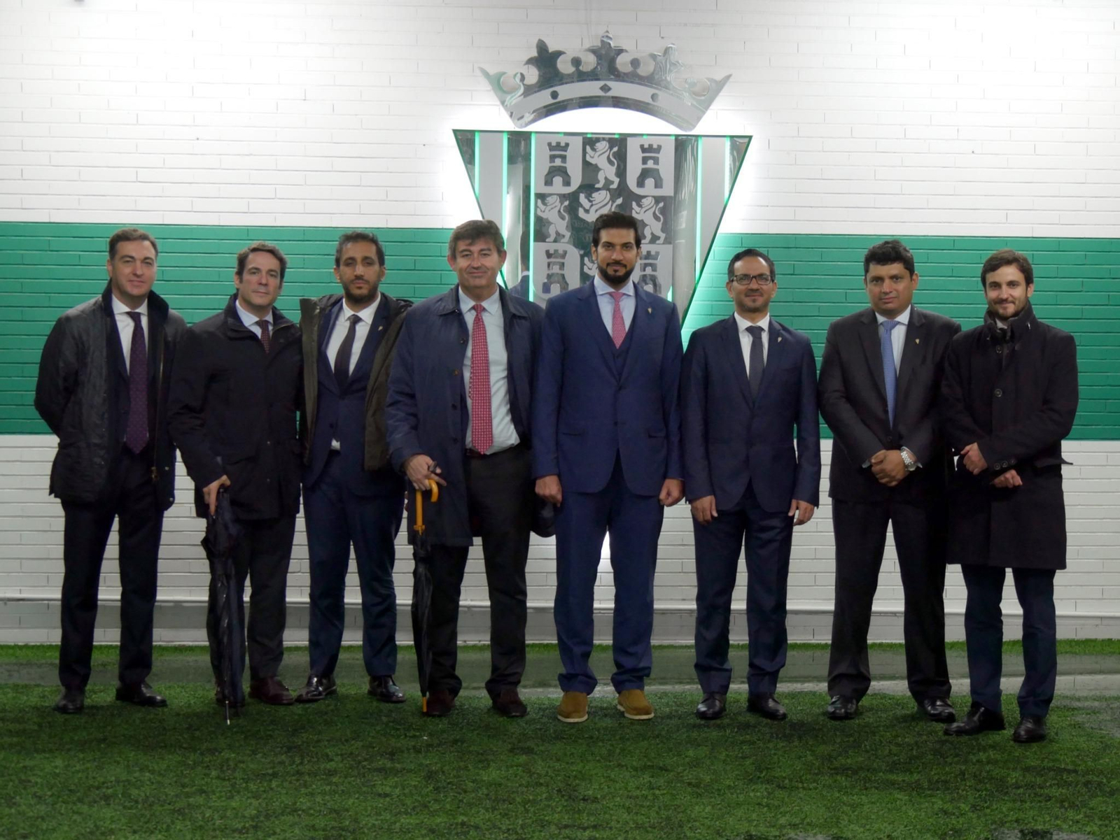 El presidente, Abdulla Al-Zain, junto a parte del consejo de administración, en El Arcángel.