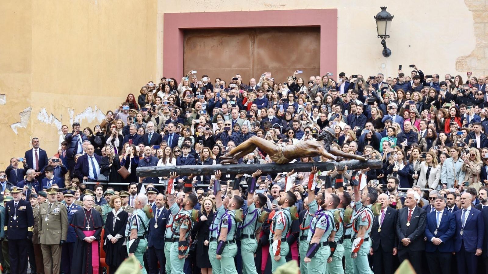 Traslado del Cristo de la Buena Muerte en Santo Domingo