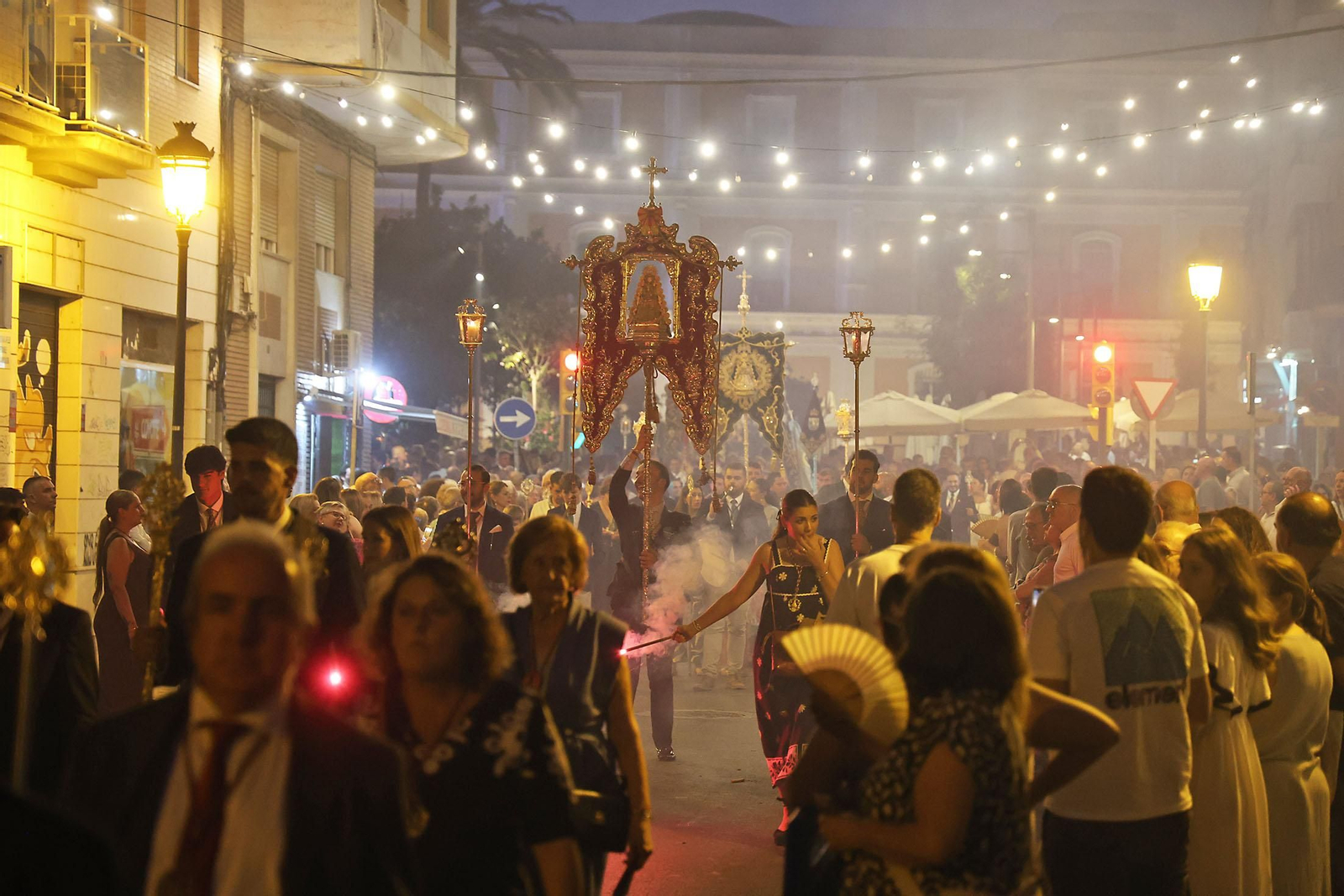 Imágenes del regreso de las hermandades a Emigrantes al finalizar el Rosario Jubilar rociero