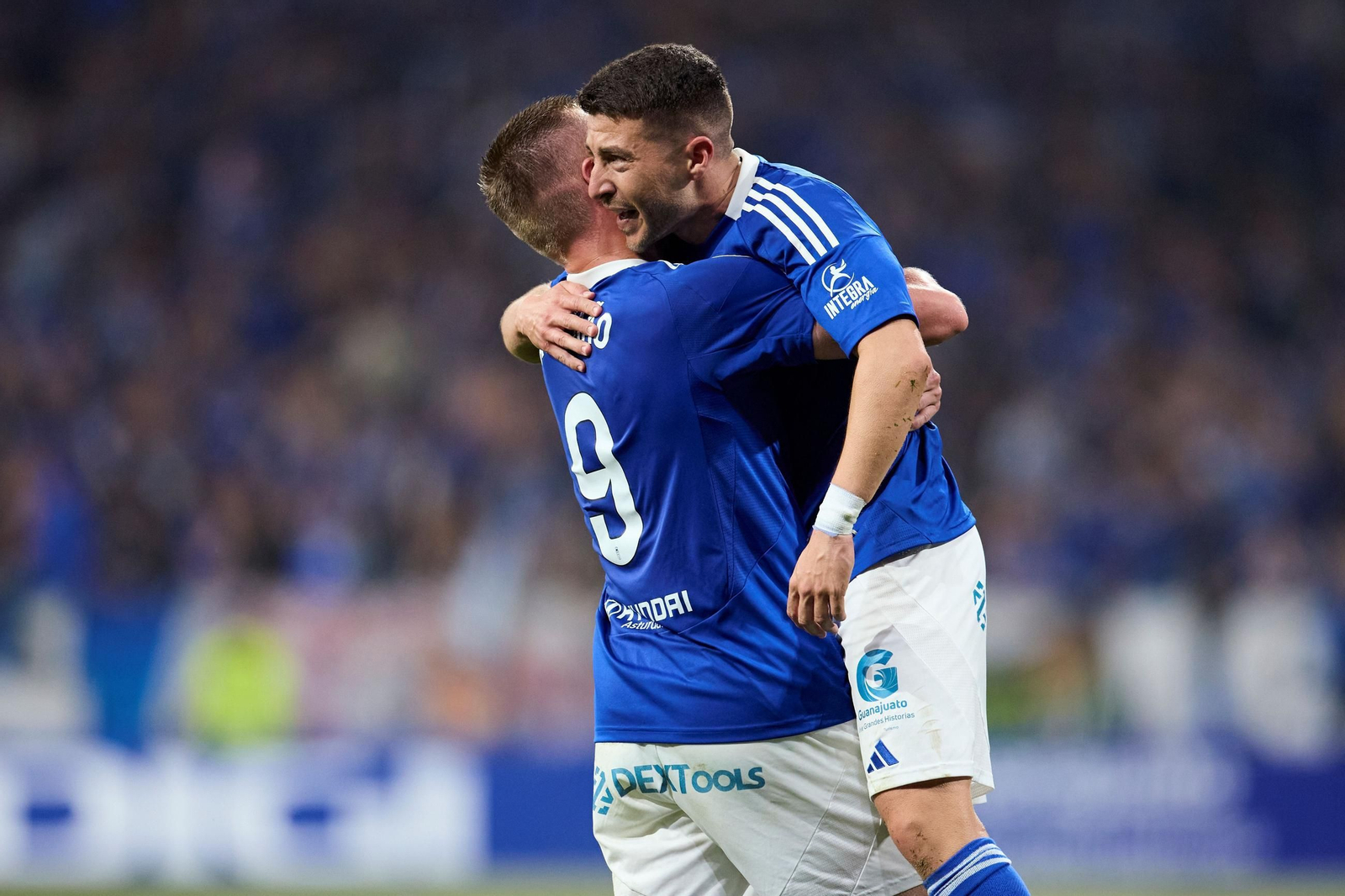 Las fotos del ascenso del Oviedo ante el Mirandés