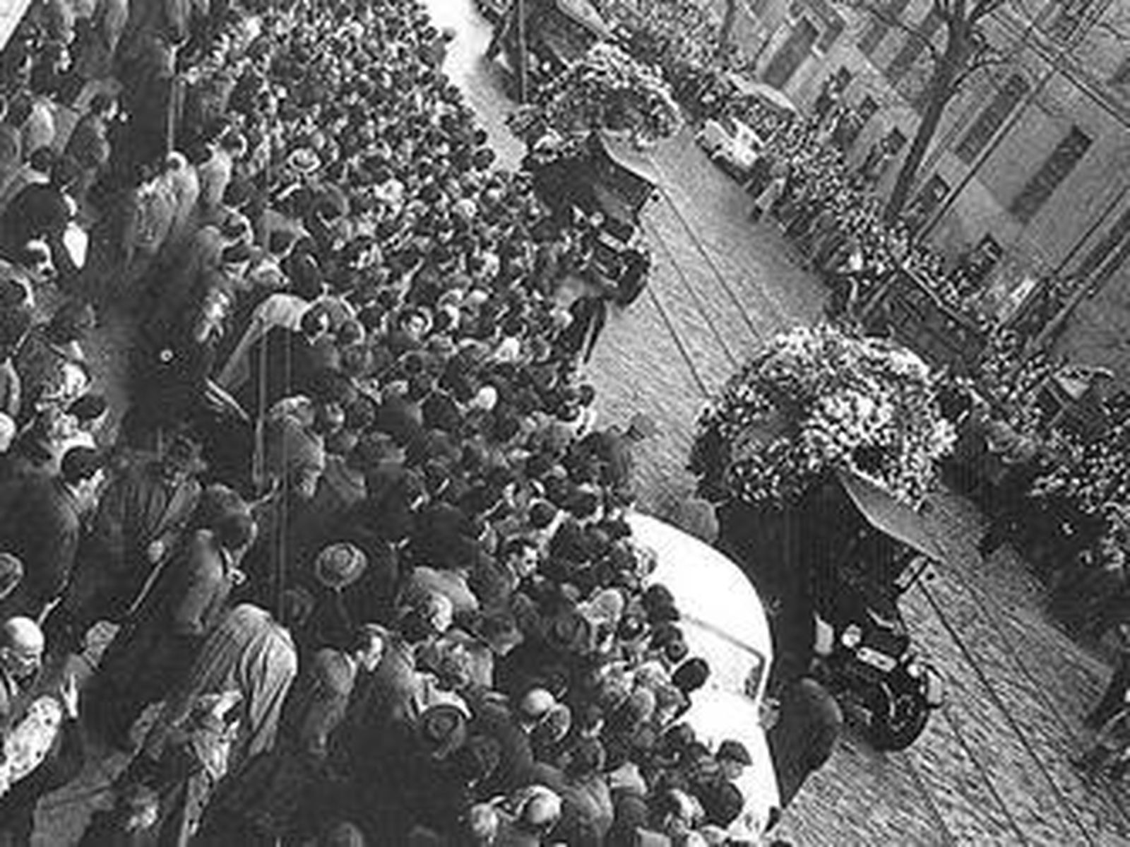 1960 Imponente manifestación de duelo en el entierro del doctor Gregorio Marañón