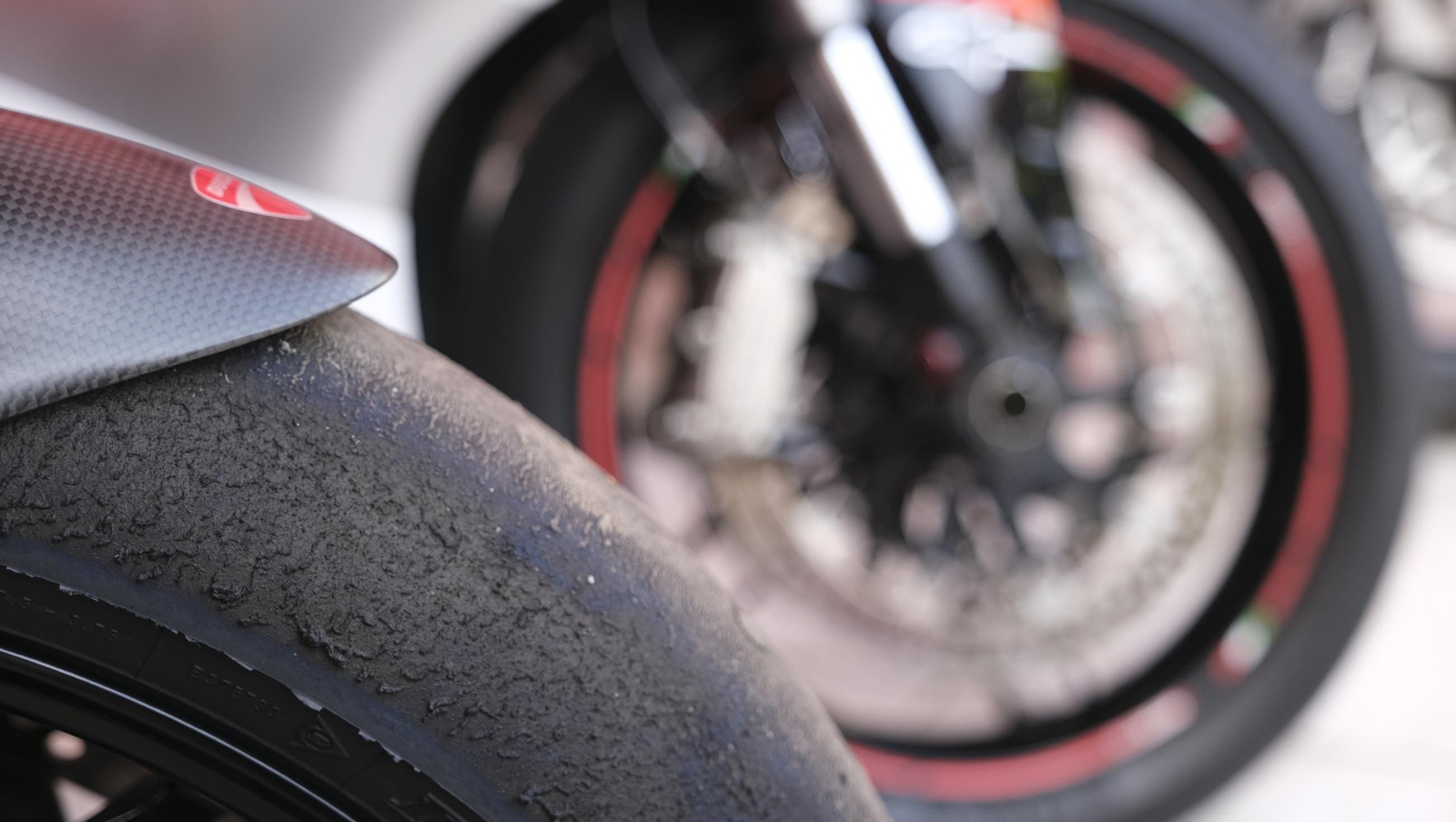 Exposición de motos antiguas y Ducatis en la Feria de Almería 2025, en imágenes