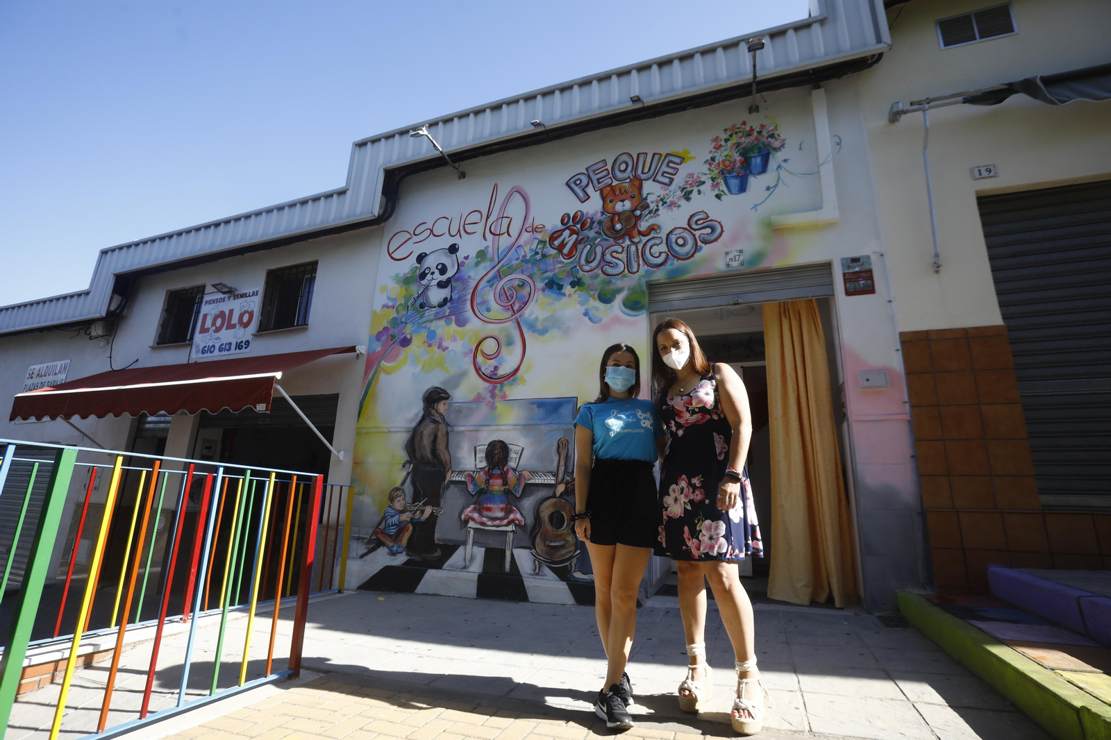 Jornada matinal en los comercios y negocios de la calle Motril
