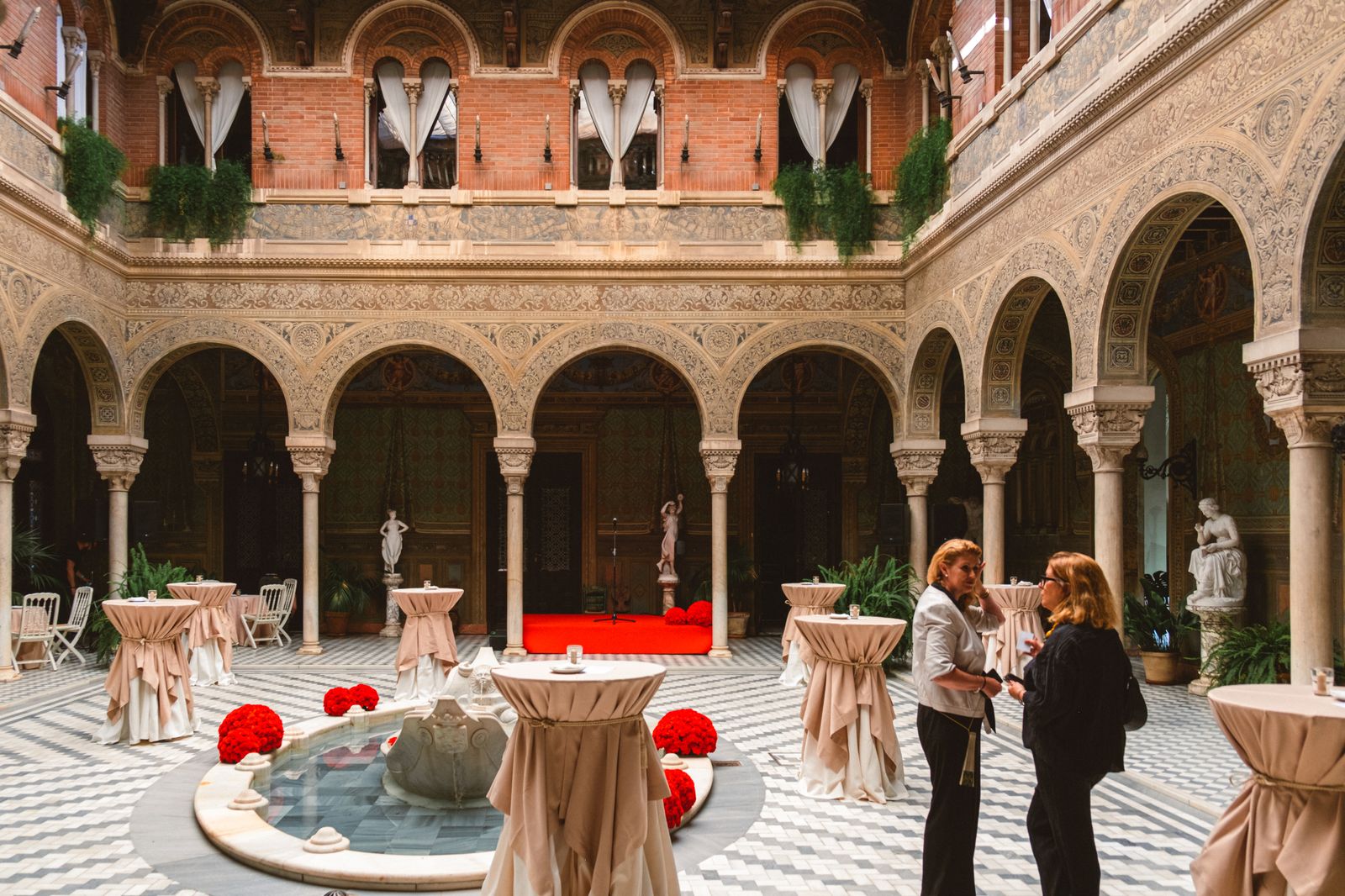 El interior del Palacio de la Motilla de Sevilla, en imágenes
