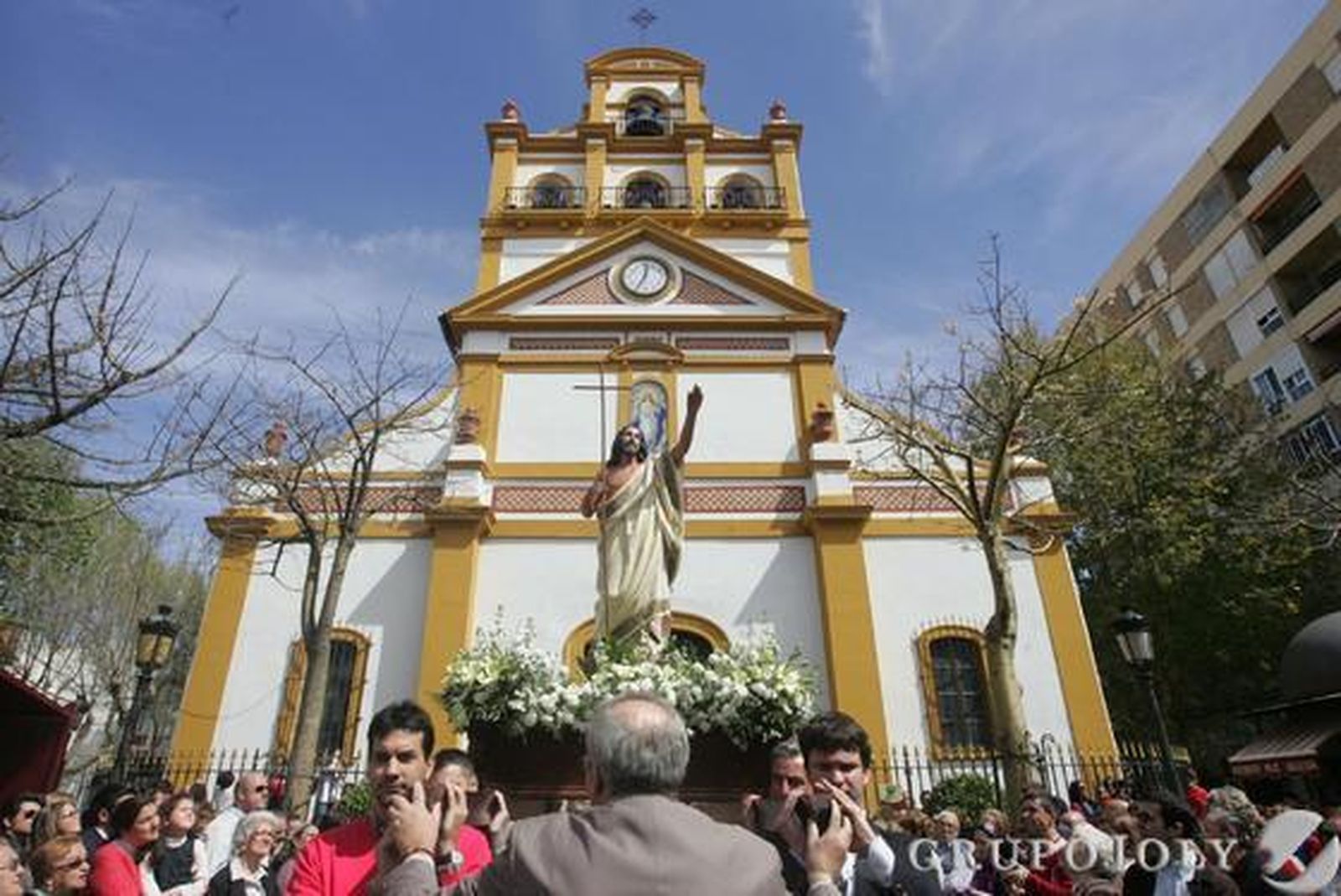 Un espléndido sol recibe a Jesús Resucitado en La Línea

Foto: J.M.Q./Erasmo Fenoy