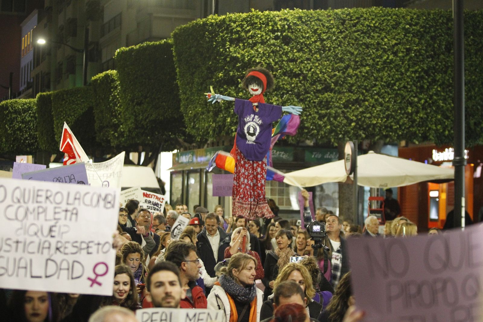 Fotogalería manifestación Día Internacional de la Mujer en Almería